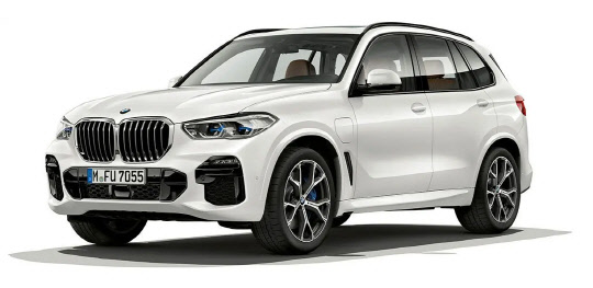 BMW코리아가 올해 SUV 차량 판매 실적에 힘입어 7년 만에 메르세데스-벤츠를 제치고 수입차 판매 1위 자리를 노린다. 사진은 BMW X5. BMW코리아 홈페이지 캡쳐